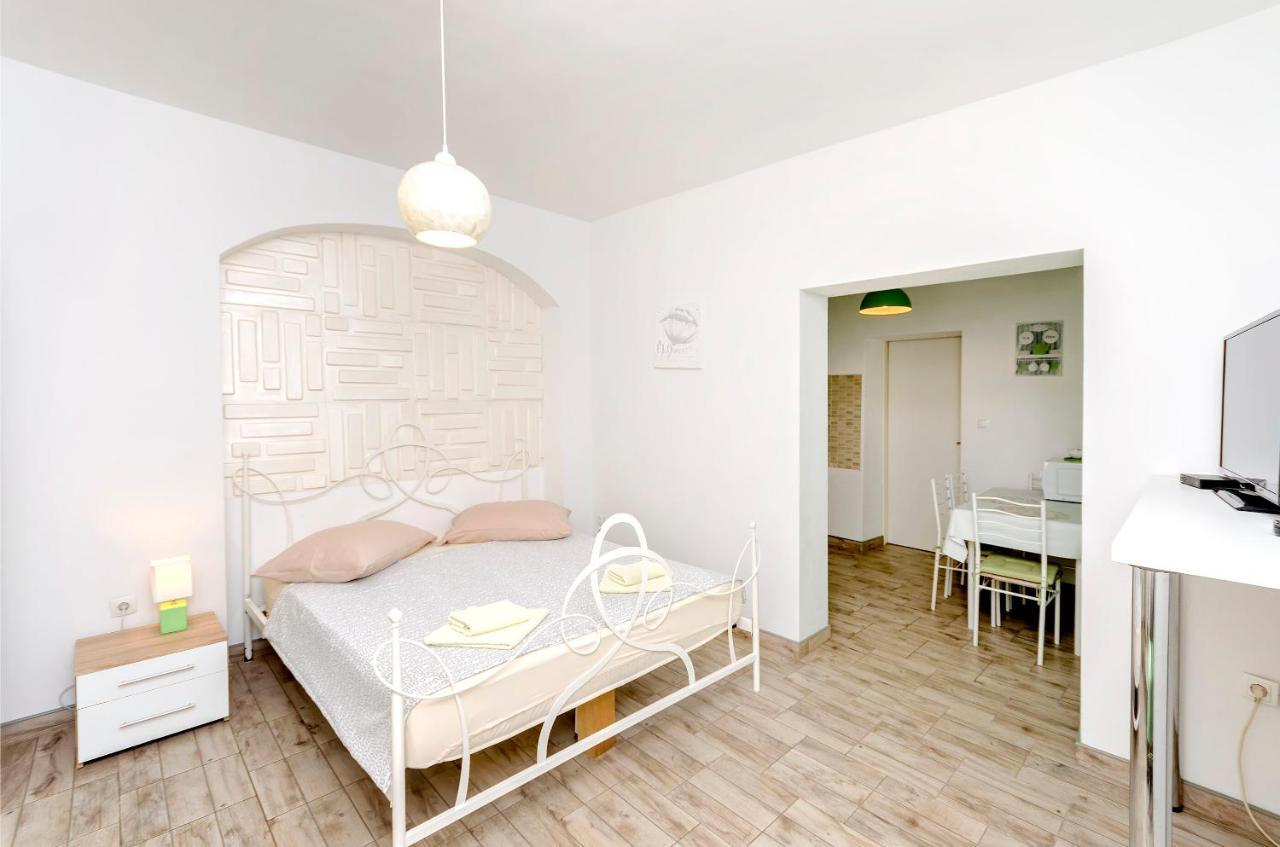Apartments And Room Take It Easy Tribalj 외부 사진