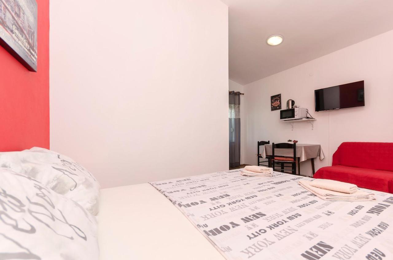 Apartments And Room Take It Easy Tribalj 외부 사진